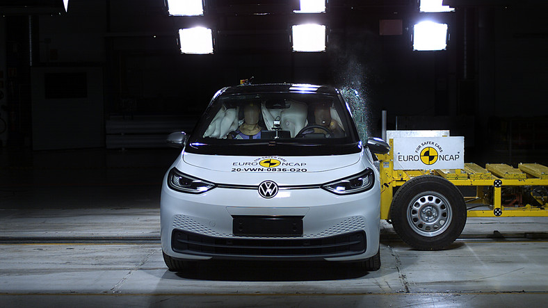 Volkswagen ID.3 rozbity przez Euro NCAP.