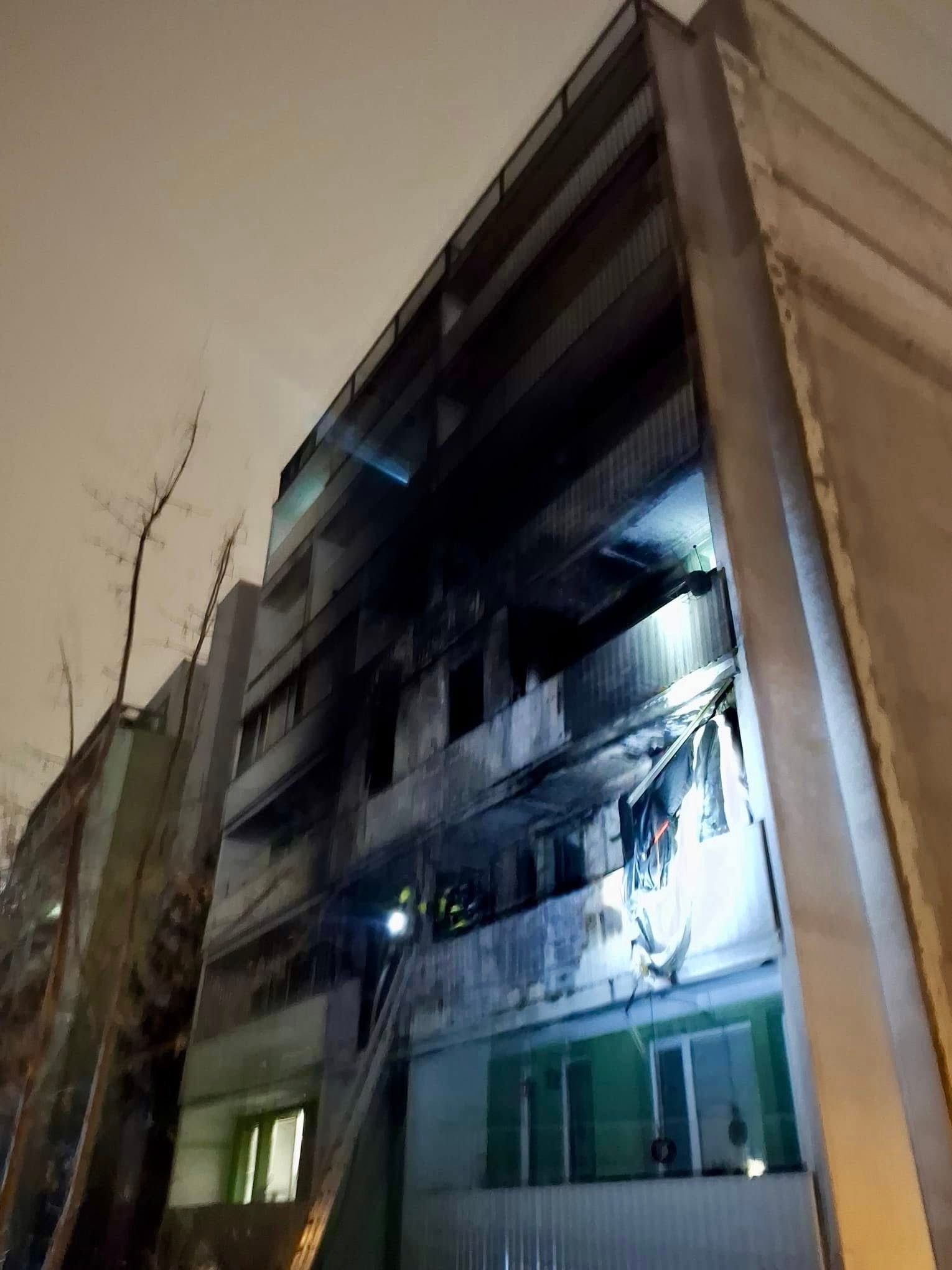 V bratislavskom Ružinove zasahovali záchranné zložky pri nočnom požiari bytovky.