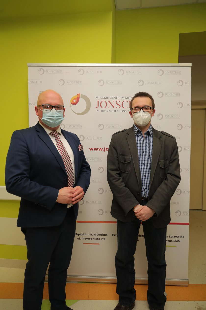 Konrad Łukaszewski, dyrektor szpitala Jonschera i Szymon Kostrzewski, dyrektor Wydziału Zdrowia UMŁ