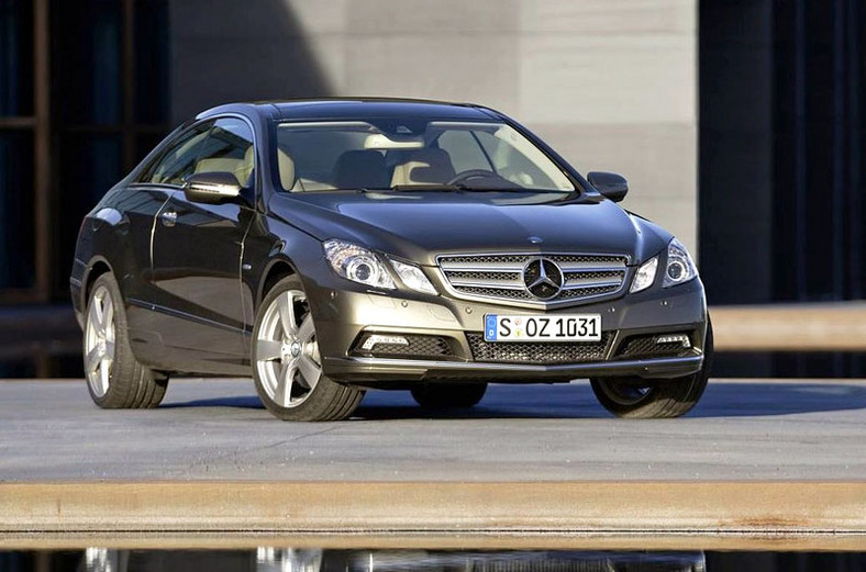 Genewa 2009: Mercedes-Benz E-Klasa Coupe - dane techniczne i zdjęcia