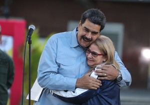 Nikolas Maduro, Silija Flores