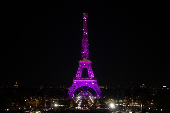 Pariz je osvetlio Ajfelov toranj u roze u znak podrške