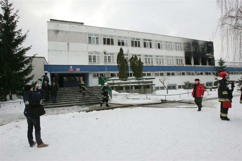 Pożar szkoły w Pruszkowie. FOTO