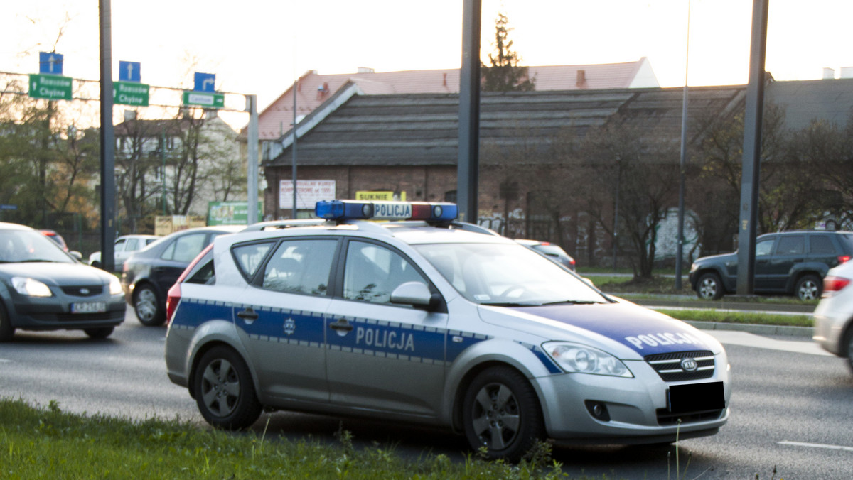 Tylko od początku tygodnia na małopolskich drogach w 17 wypadkach zginęły dwie osoby, a 27 zostało rannych - informuje "Radio Kraków".