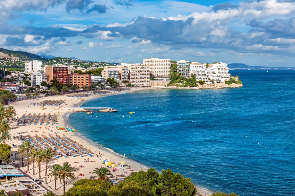 Pláž Magaluf je jedným z mnohých centier zábavy.