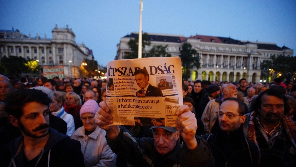 Protest przeciwko zamknięciu węgierskiego dziennika „Népszabadság . Fot. Zoltan Balogh/MTI