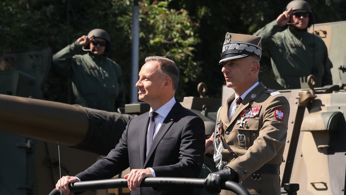 Prezydent Andrzej Duda podczas defilady w Święto Wojska Polskiego. 15.08.2023 r.