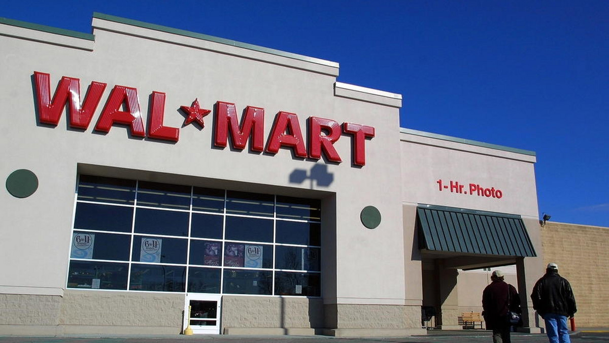 W lutym firma Wal-Mart Stores Inc. odnotowała najgorszy początek miesiąca od siedmiu lat, ponieważ wzrost podatków od płac uderzył po kieszeni kupujących, już i tak borykających się ze słabą gospodarką, jak wynika z wewnętrznych e-maili, do jakich Bloomberg News uzyskał dostęp.