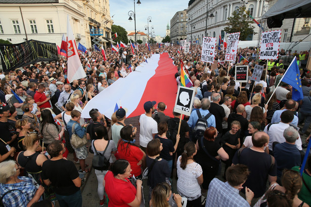 W poniedziałek prezydent Andrzej Duda poinformował o zamiarze zawetowania dwóch uchwalonych niedawno ustaw - o Sądzie Najwyższym oraz nowelizacji ustawy o Krajowej Radzie Sądownictwa