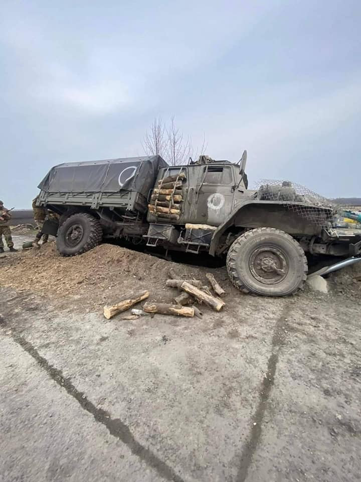 Zniszczona rosyjska ciężarówka