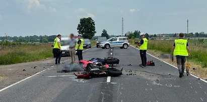 Dwa motocykle wbiły się w ciężarówkę. Dramat koło Puław