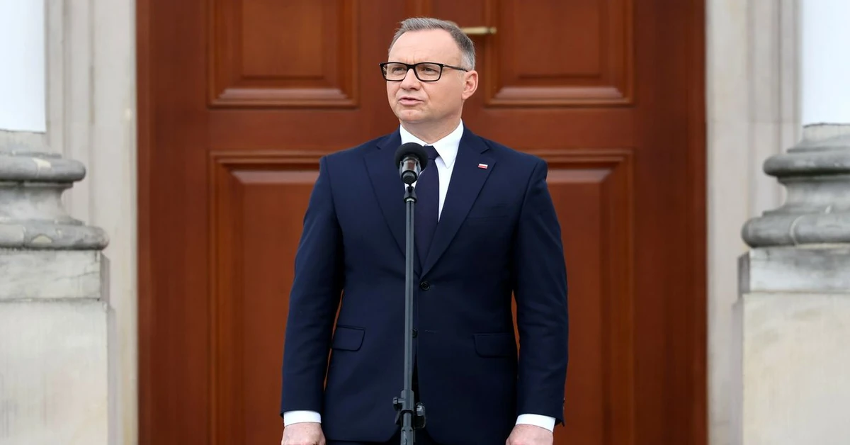 Dwie kadencje Andrzeja Dudy. Polacy wystawiają "czerwoną kartkę". SONDAŻ