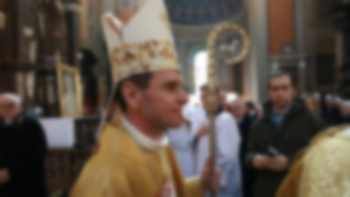 Najmłodszy biskup w Polsce: zarabiam nieco ponad 3700 złotych "na rękę"
