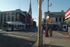 Zdewastowano pomnik księdza Popiełuszki na Greenpoincie