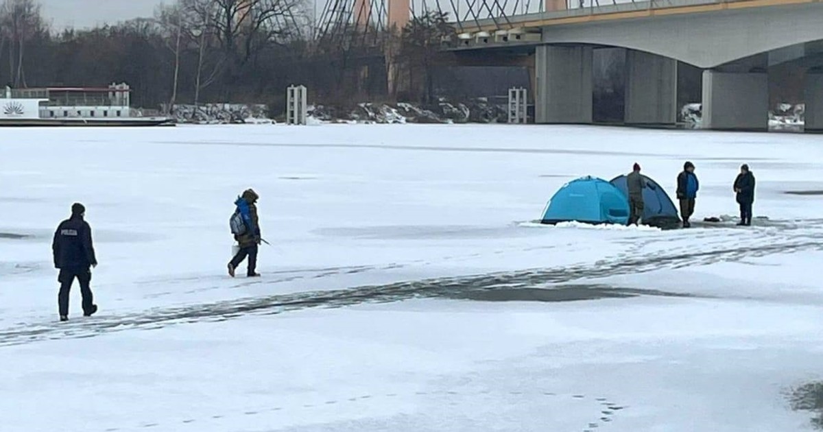 Aż trudno uwierzyć. Rozbili obozowisko na... zamarzniętej Odrze