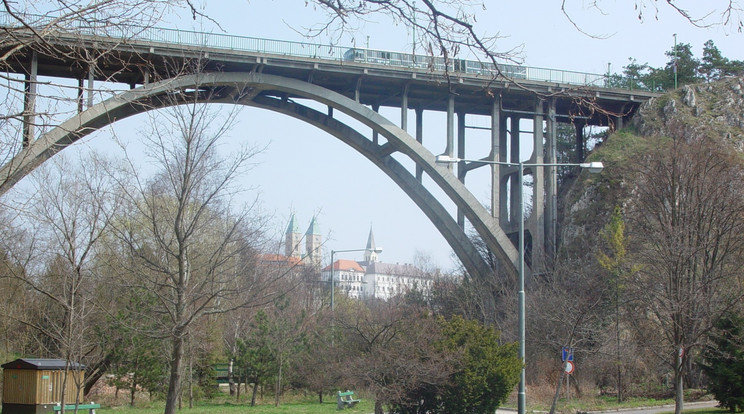 Leugrott egy nő viaduktról /Fotó: Wikipédia 