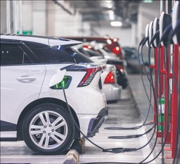 Brakuje nam stacji ładowania samochodów elektrycznych. Tych szybkich przy ekspresówkach jest tylko osiem