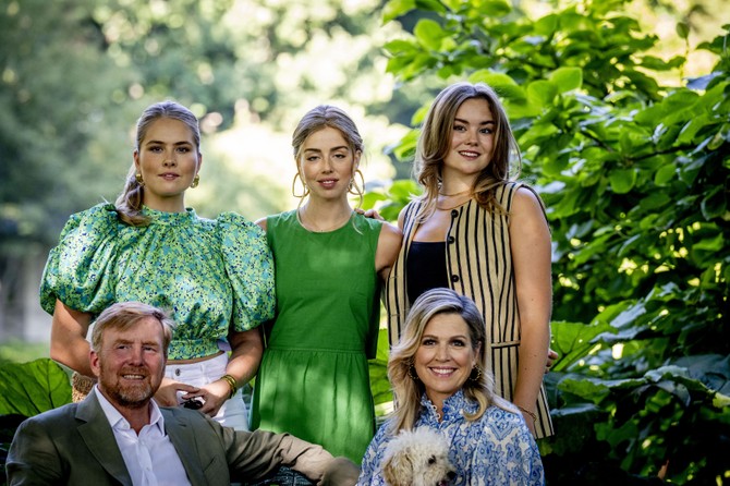Princeza Katarina Amalija sa roditeljima i sestrama