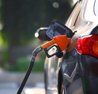 Ile zapłacimy za paliwo w czasie świąt? Nowa analiza