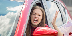 Kobiety przeklinają w samochodzie częściej niż mężczyźni