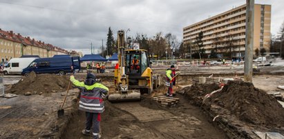 Będą kary za opóźnienia na Dąbrowskiego!