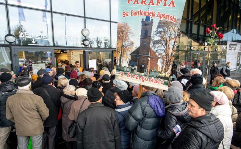 Uczestnicy obchodów 28 urodzin Radia Maryja