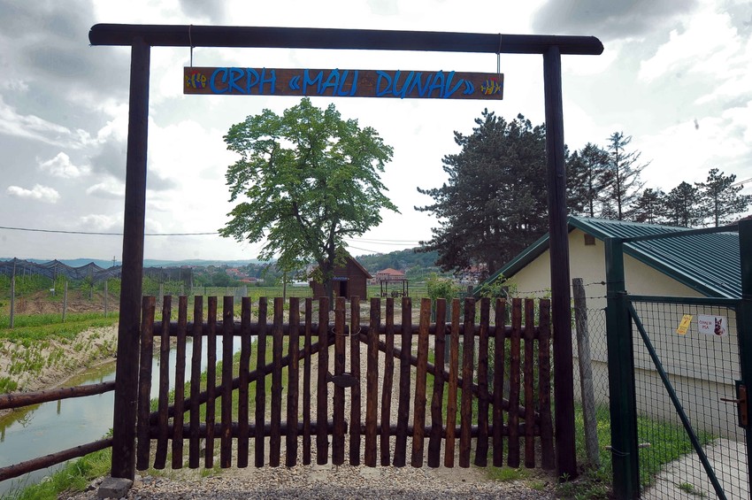 „Mali Dunav“ nalazi se u sklopu Centra za ribarstvo i primenjenu hidrobiologiju Poljoprivrednog fakulteta