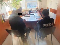 Warszawa. Syn znęcał się nad matką. Usłyszał zarzuty, grozi mu więzienie