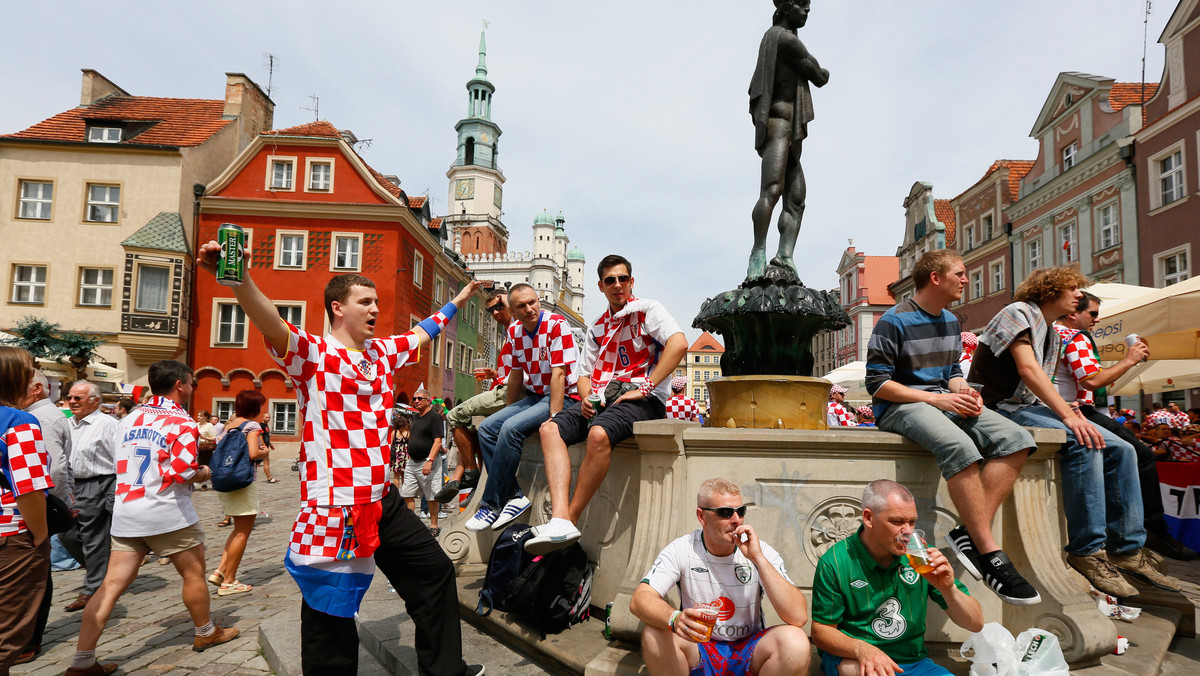 W trzech poznańskich kościołach odprawiane były w niedzielę msze święte dla kibiców, którzy przyjechali do Poznania na mecz Irlandia-Chorwacja. Modlono się w językach chorwackim, angielskim oraz po niemiecku.