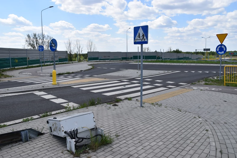 Zdewastowany węzeł Wołomin na drodze ekspresowej S8