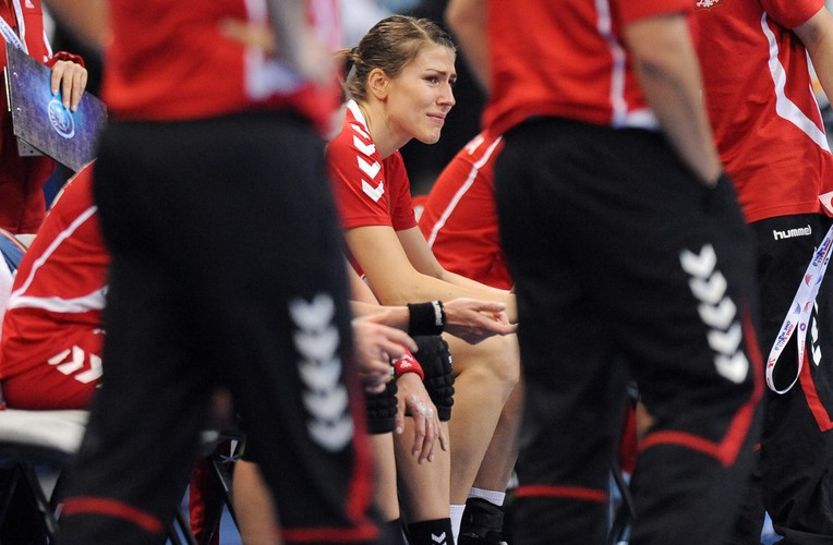 Smutek i łzy polskich szczypiornistek po porażce z Danią