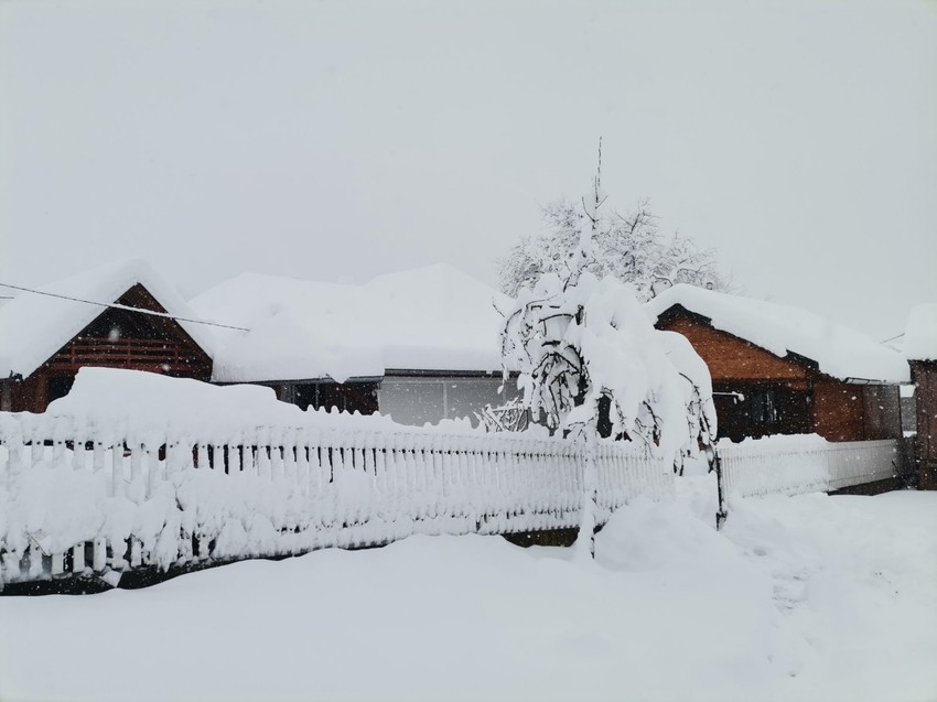 U Malom Pšeniku danas ima oko 70 centimetara snega