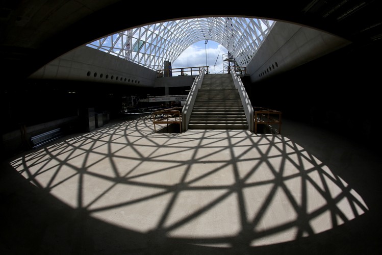 Inwestycja realizowana jest przez Polskie Koleje Państwowe razem z prywatną firmą deweloperską. <br><br>  (mgo) PAP/Tomasz Gzell