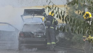  Izgoreo automobil u Novom Sadu