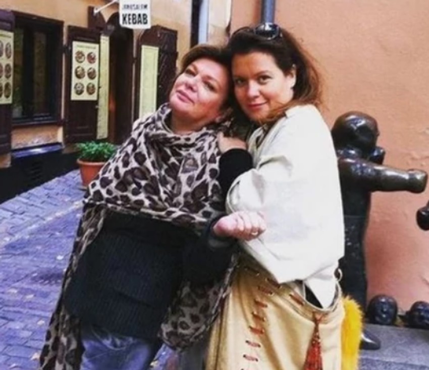 Jelica Sretenović sa starijom ćerkom