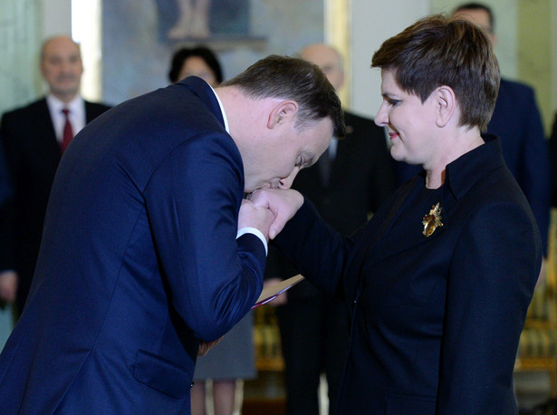 Prezydent Andrzej Duda i Beata Szydło podczas uroczystości w Pałacu Prezydenckim.