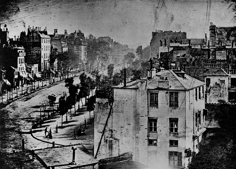 Boulevard du Temple (1838) - pierwsza fotografia (dagerotyp) z widoczną postacią ludzką