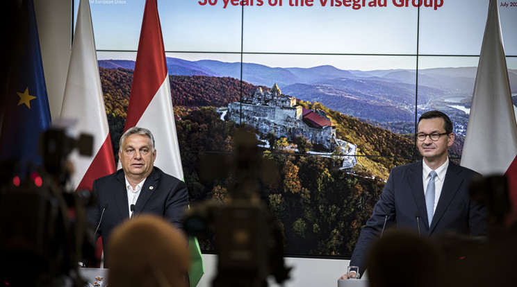 Orbán Viktor magyar és Mateusz Morawiecki lengyel kormányfő sajtótájékoztatót tartott az Európai Unió brüsszeli csúcstalálkozója után 2020. július 21-én, kedden / Fotó: MTI/Miniszterelnöki Sajtóiroda/Benko Vivien Cher