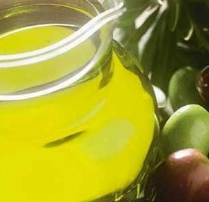 olive-oil-splash-d0000003B31f5c10380b3