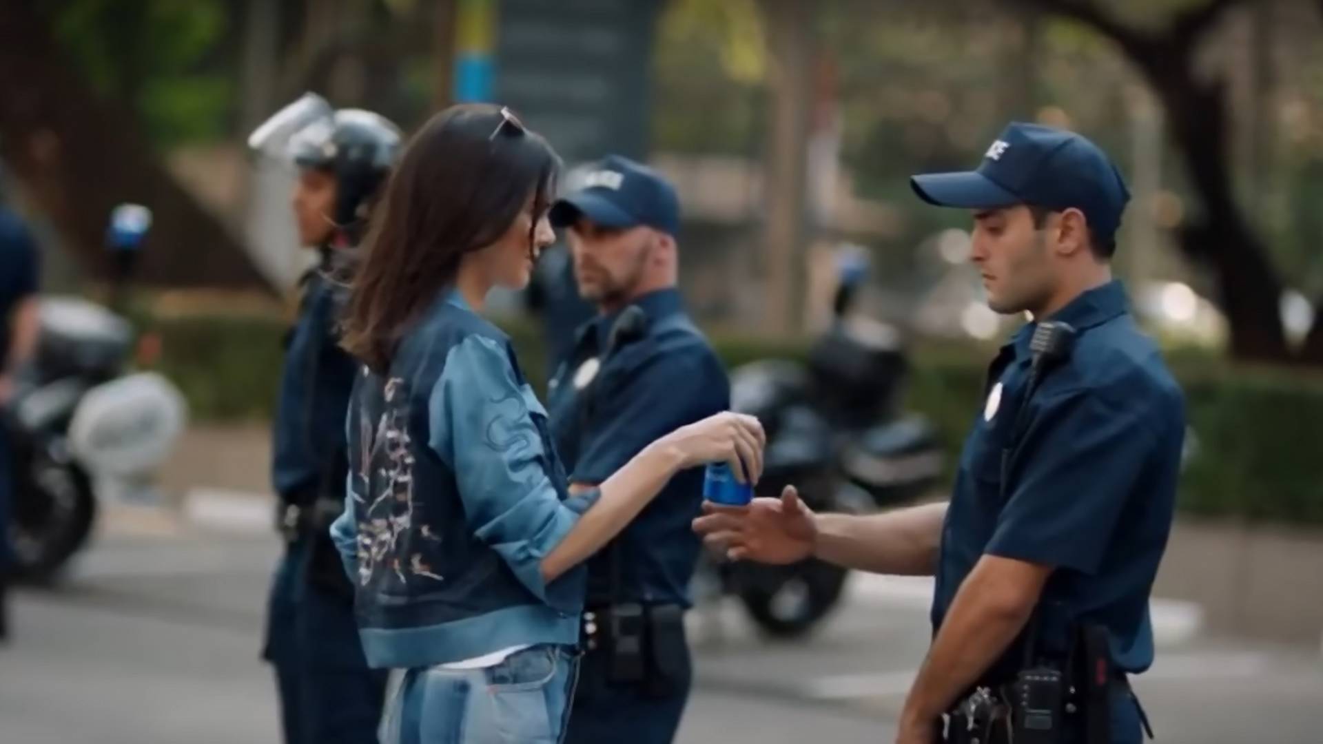 Sorry Pepsi, ale nie tak walczy się o prawa. Skandaliczna reklama z Kendall