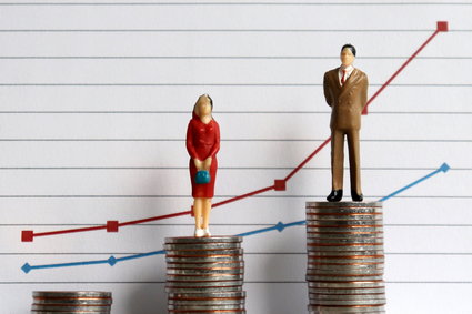Kobiety cały czas z niższymi zarobkami niż mężczyźni. W jakiej branży jest najgorzej?