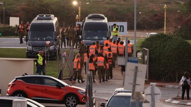 Za każdego uwolnionego przez Hamas zakładnika Izrael wypuści trzech Palestyńczyków. Wyjaśniamy, czego dotyczy porozumienie i co się teraz dzieje w Gazie