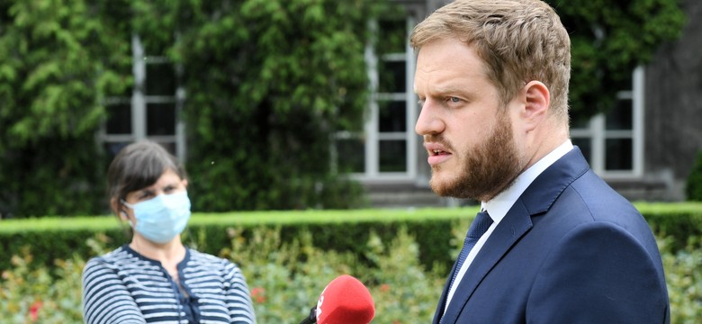 Posłowie KO o zakupie respiratorów: Niebywały przekręt. Wiceminister odpowiada