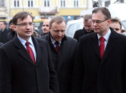 Ziobryści wystartują w amerykańskim stylu. W lutym nowa partia