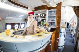 Emirates szukają stewardes. Oferują bezpłatne mieszkanie w Dubaju