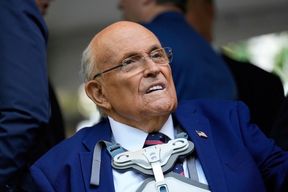 RUDI ĐULIJANI U TEŠKOM STANJU Bivši gradonačelnik Njujorka hospitalizovan, oglasio se Tramp