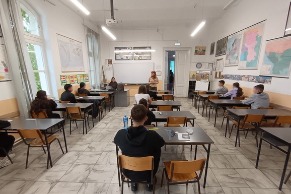 Osmaci ne razumeju šta su upravo  pročitali, ne znaju šta znači reč DEMORALISATI, a kod matematike "škripi" geometrija: Analiza probnog završnog testa