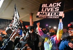 Śmierć George'a Floyda. Policjant Derek Chauvin uznany winnym