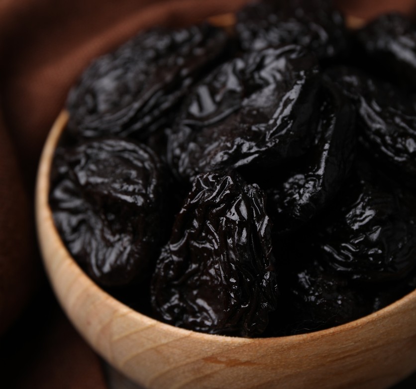 Sušené slivky sú základom nápoja, ktorý mi odporučila svokra. Práve ony robia z obyčajnej vody účinnú podporu pre črevá a metabolizmus.