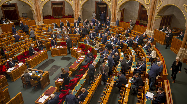 A parlamenti honlapon olvasható napirendi javaslat szerint a tanácskozás 13 órakor, napirend előtti felszólalásokkal kezdődik / Fotó: Knap Zoltán